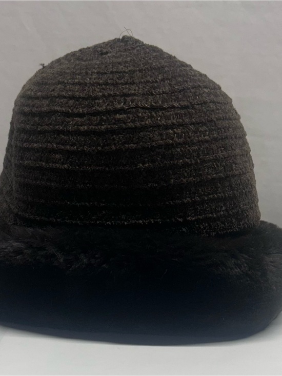 Liz Claiborne Accessories - Liz Claiborne Dark Brown Knit Cloche Hat with Faux Fur Brim